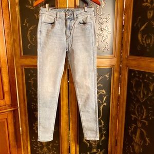 American Eagle jeans size 6, super stretch